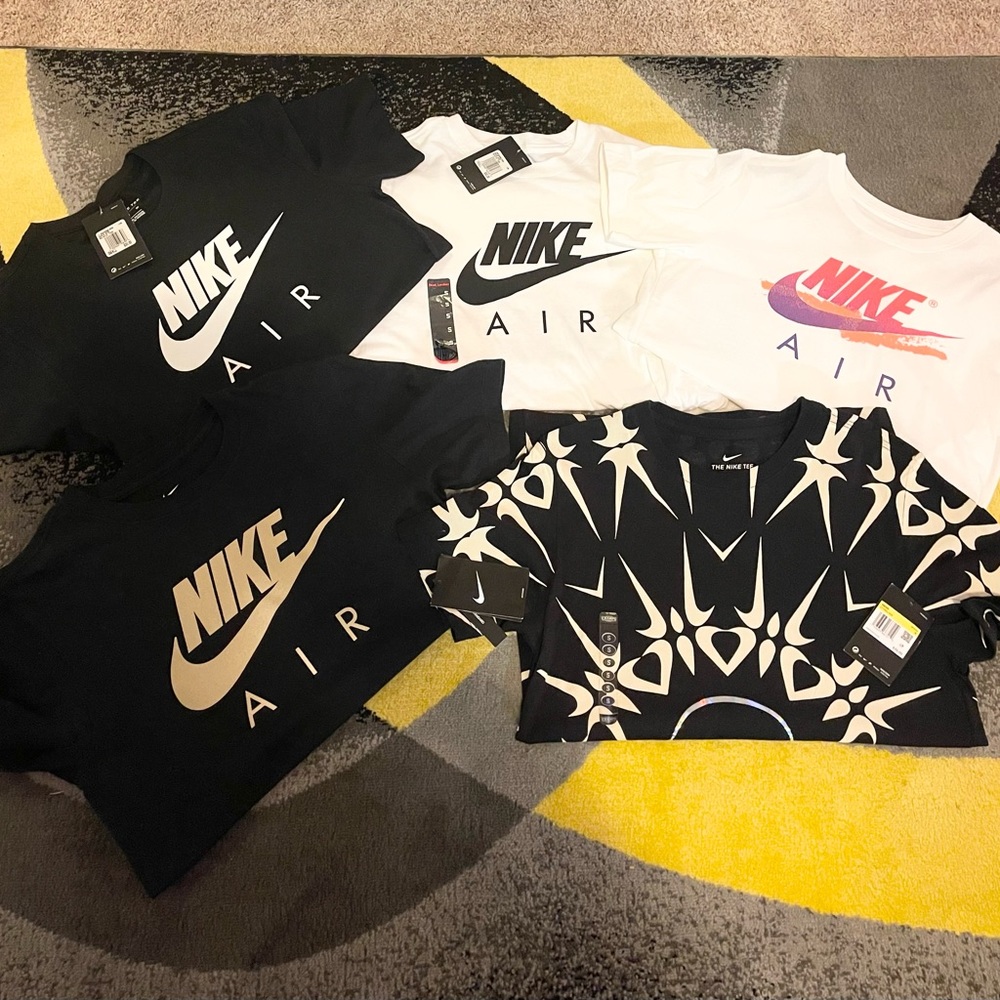 MEN NIKE SHIRTS AND JEANS!